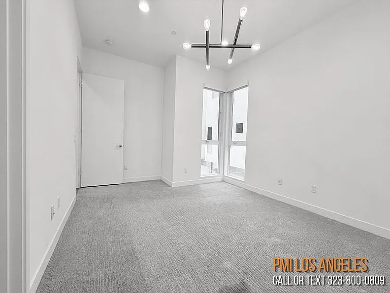 10917 1/2 Otsego St — Photo 6