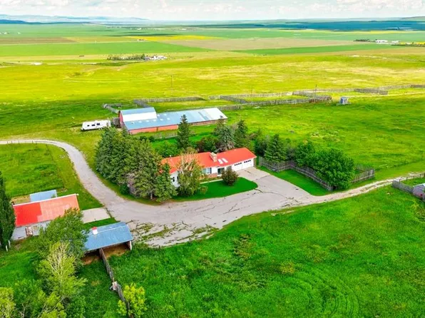 5421 Broadview St #1, Pincher Creek, AB T0K 1W0