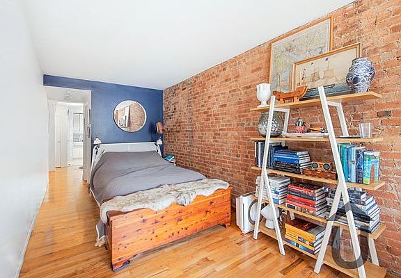 4th image of 309 E 104th St #3A