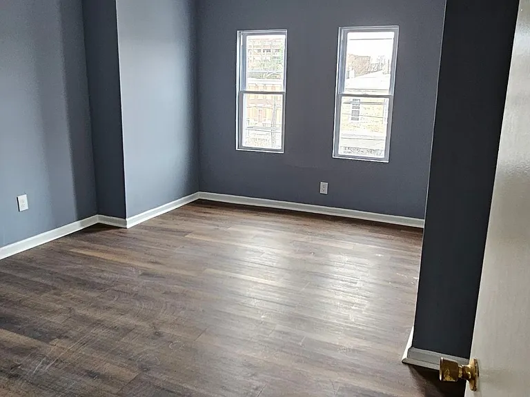 1004 Appleton St — Photo 9
