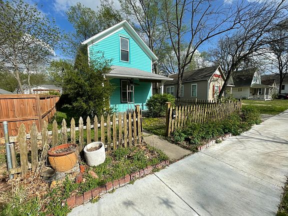 Plenty of garden space in the front yard!