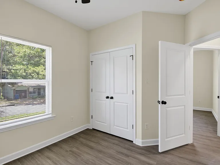 4800 Greenfield Dr — Photo 15