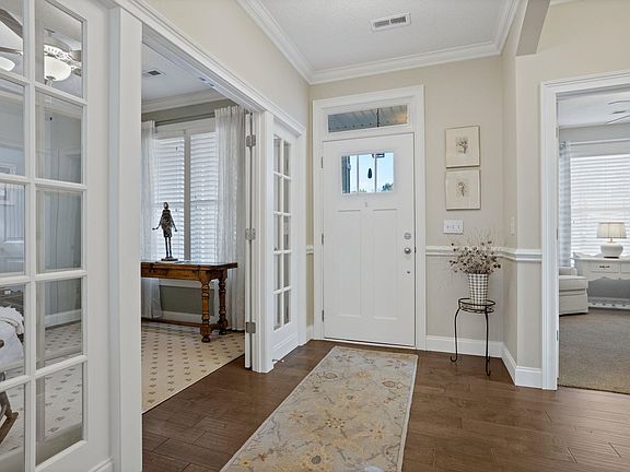 4th image of 323 Holly Oaks Ln