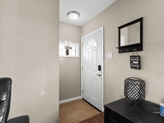5th image of 923 Van Sull St