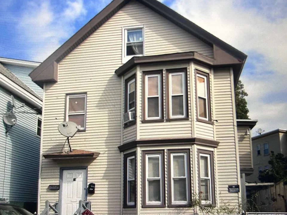 19 Bunkerhill St #2