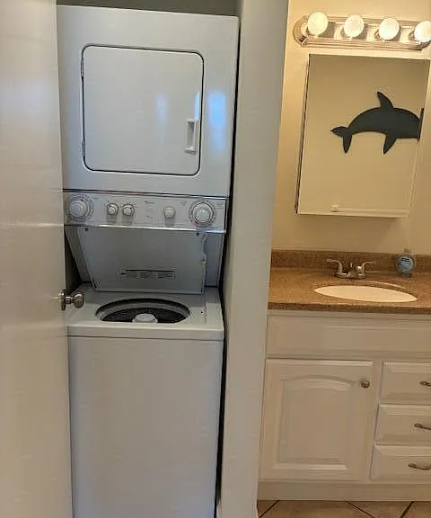 689 NE 6th Ct #404 — Photo 22