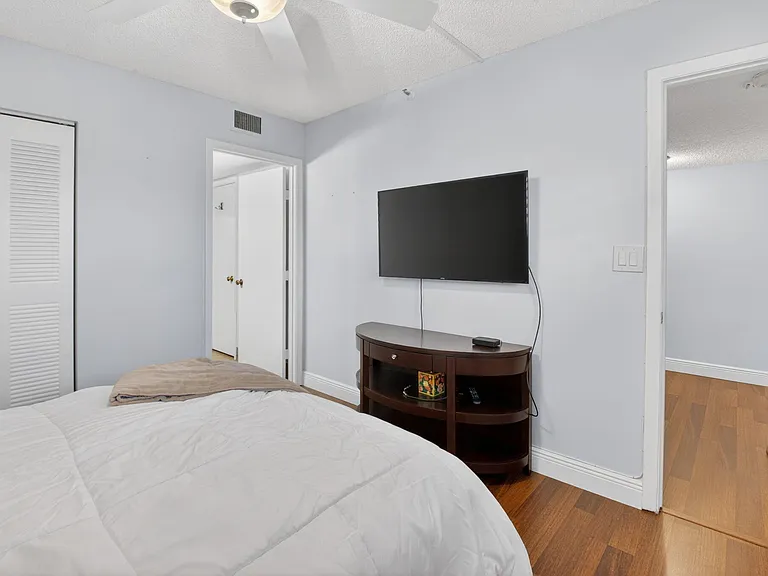 6866 Huntington Ln #607 — Photo 17