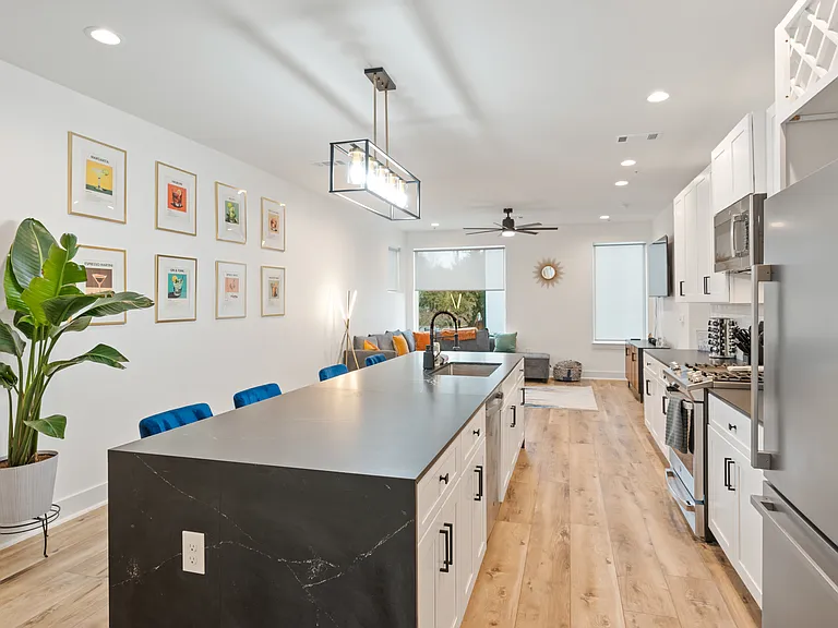 1417 Kramer Ln #21 — Photo 9