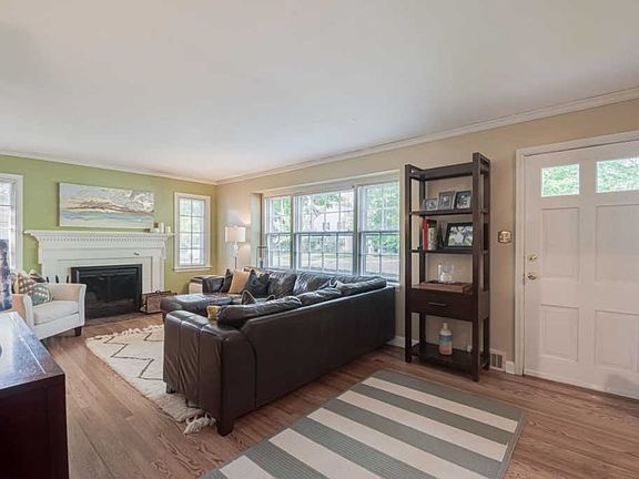 2nd image of 5900 N Shoreland Ave