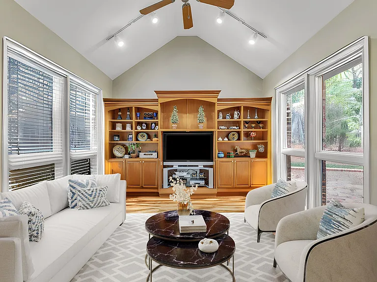 7201 Small Ridge Cir — Photo 5
