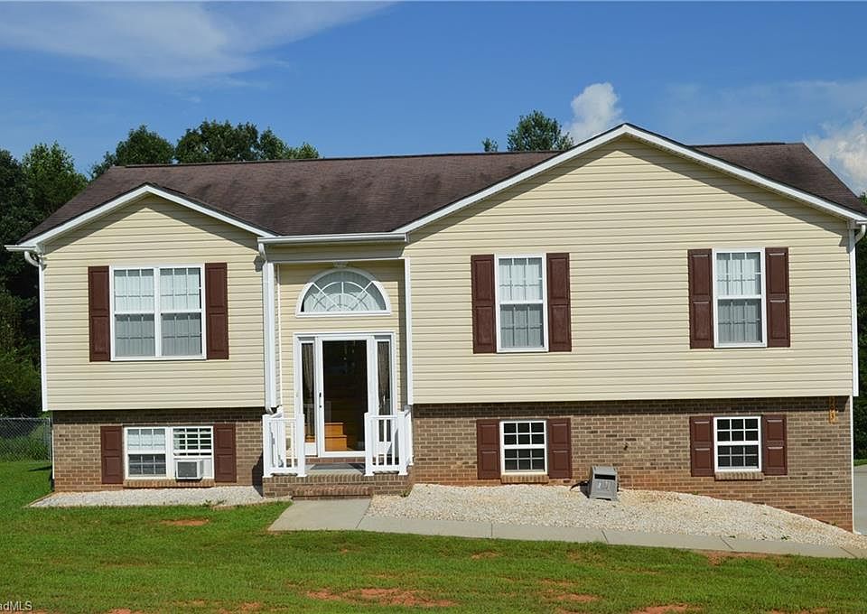 1st image of 293 Westbridge Pl