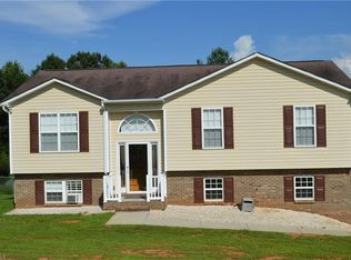 293 Westbridge Pl, Mount Airy, NC 27030