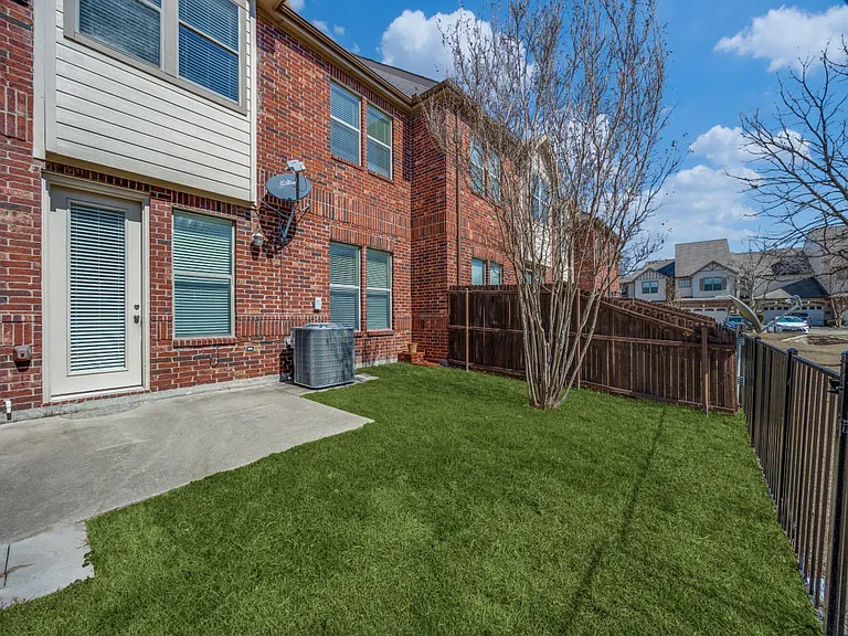 628 Gray Stone Ln — Photo 9