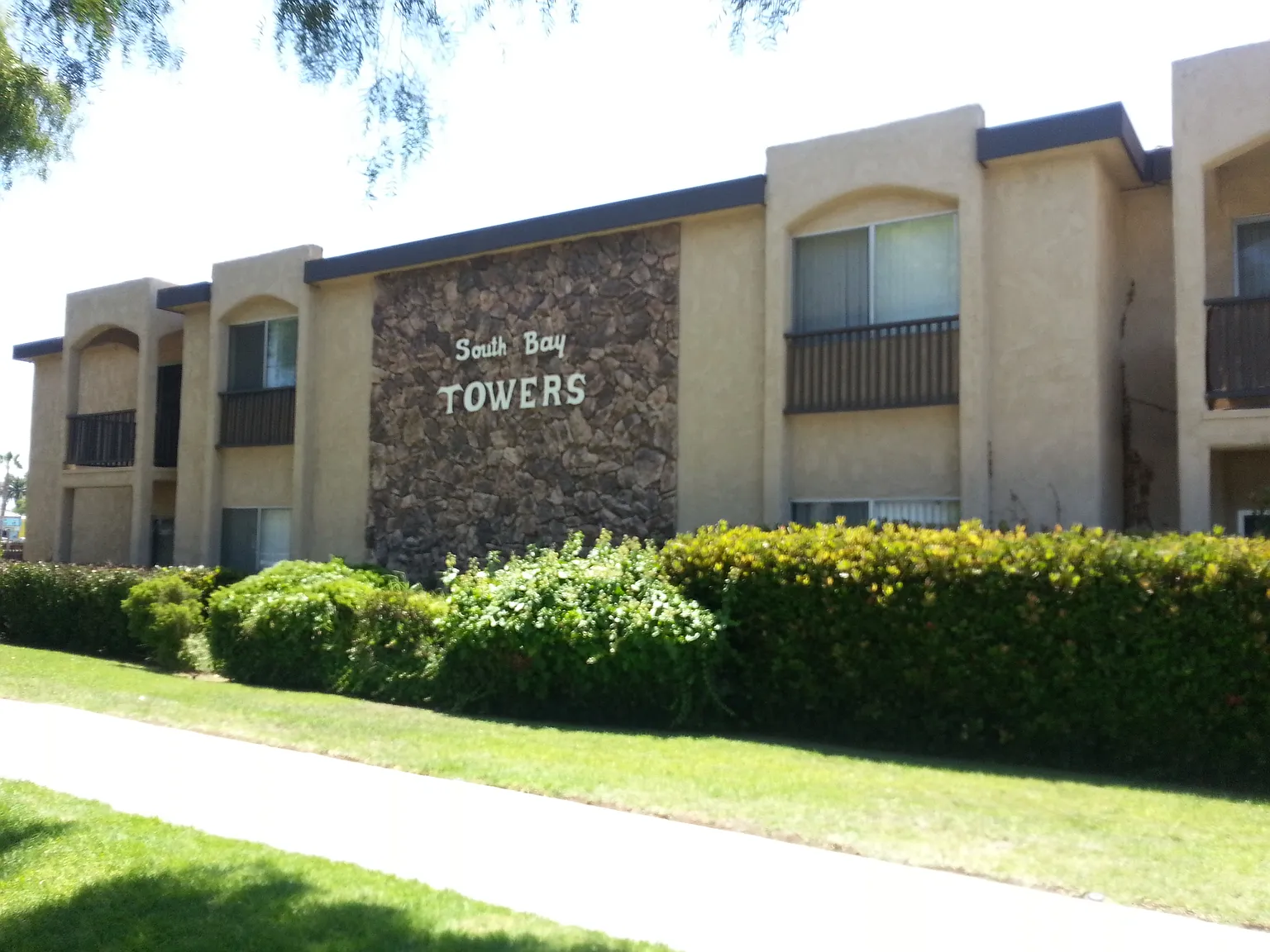 South Bay Towers Apartments — Photo 2