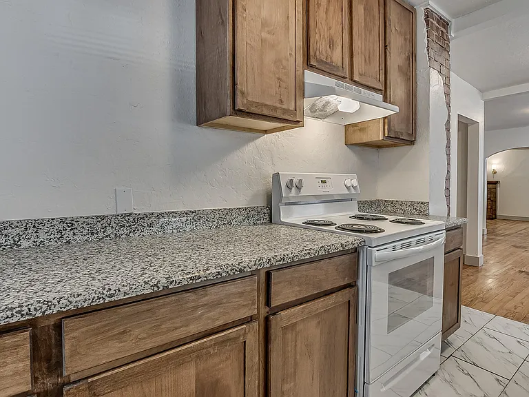 2110 N Kelley Ave — Photo 6