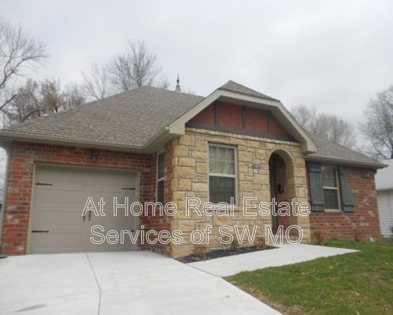 1st image of 1407 E Seminole St