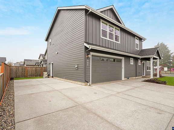 3rd image of 333 SE Fir Villa Rd