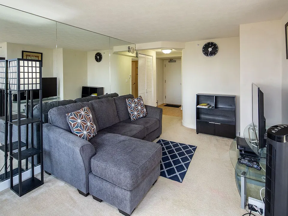 343 Hobron Ln #1504