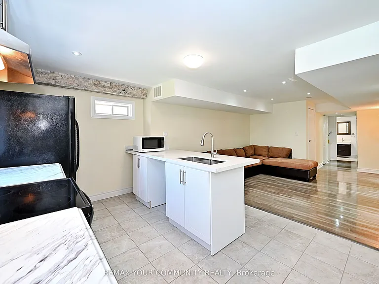 73 Laurendale Ave — Photo 25