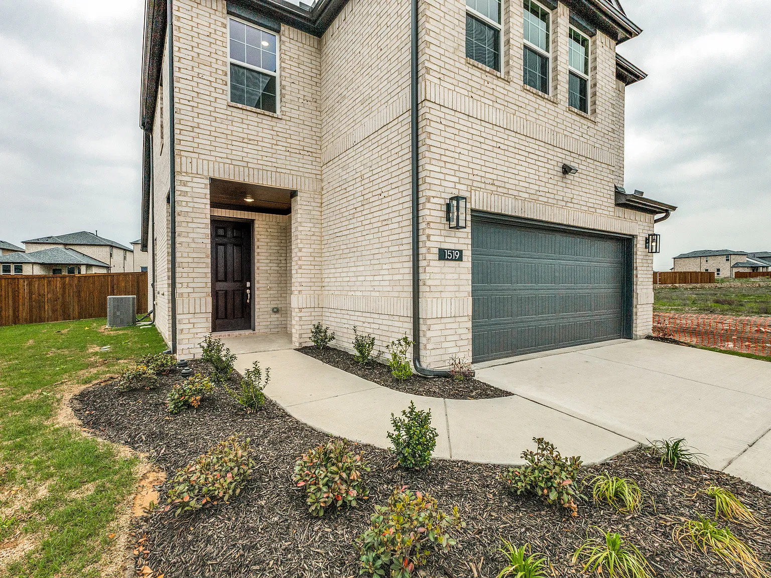 4 bed, 2037 sqft, $2,450 — Photo 4