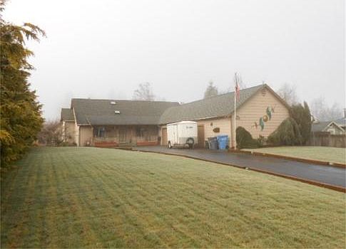 1st image of 906 120th Ave E