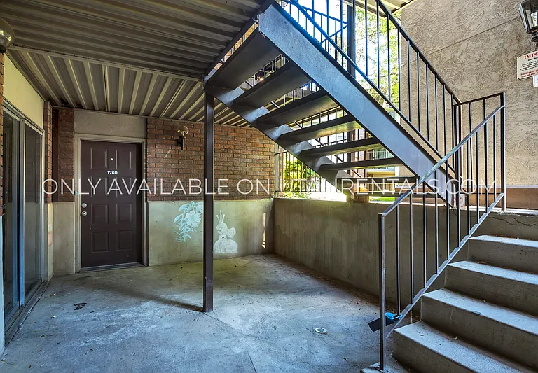 1760 N Willowbrook Dr #LEFT — Photo 11