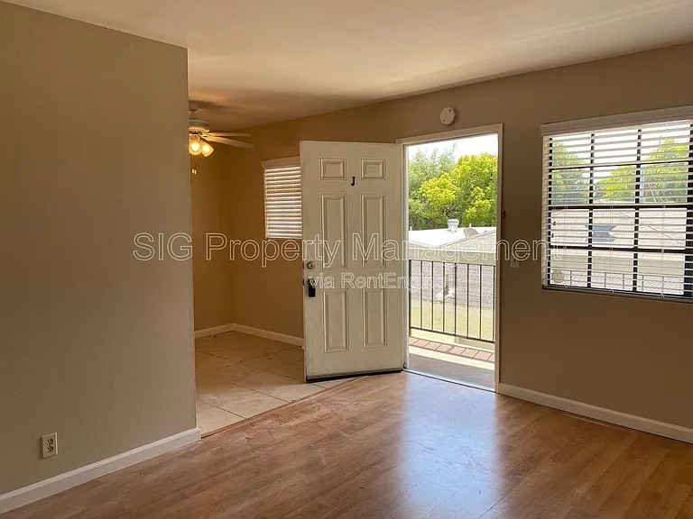 405 W Alameda Ave #J — Photo 3