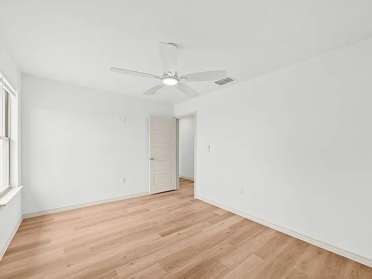 14806 North Cres #1200 — Photo 14