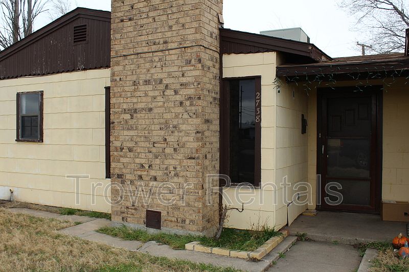 1st image of 2738 Hilltop Dr