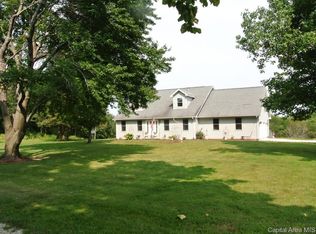 2481 Arnold Rd, Jacksonville, IL 62650