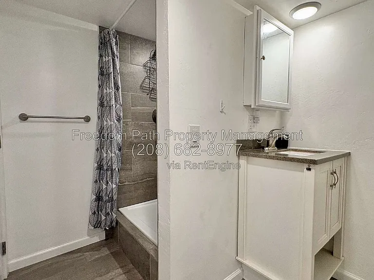 421 S 11th St — Photo 13