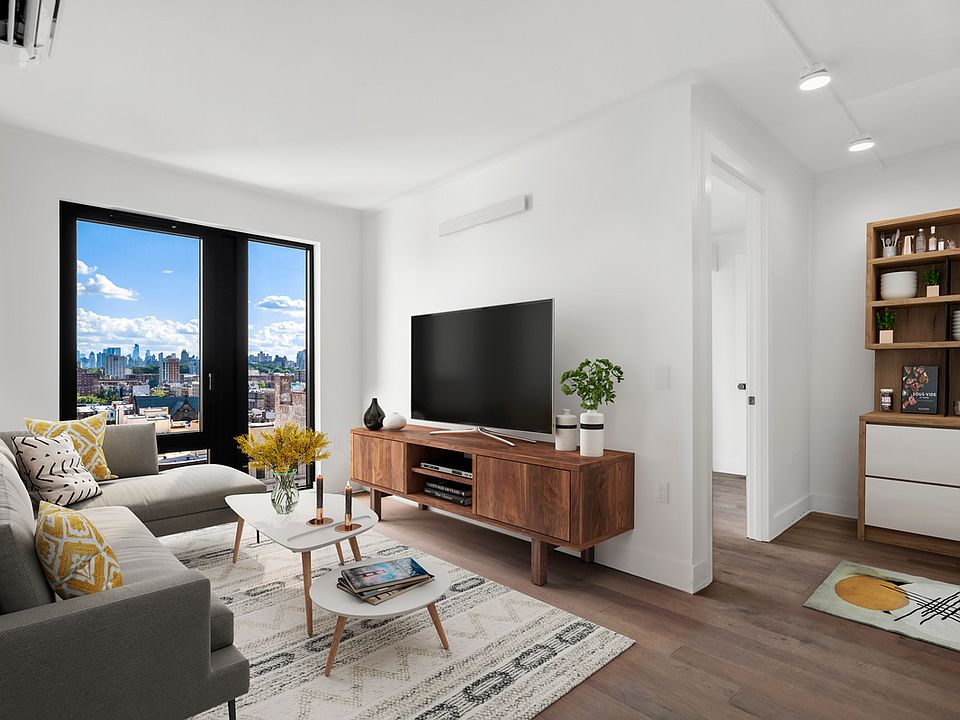 1st image of 56 W 125th St #304