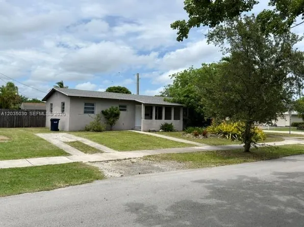 9815 Pan American Dr, Cutler Bay, FL 33189