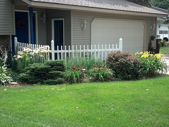 2nd image of 951 Shadybrook Dr