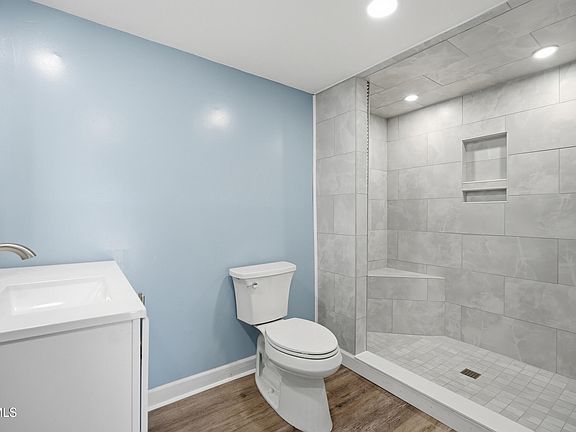 5th image of 10434 Redwood Cir #10434