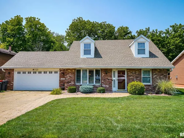 1121 Hawthorne Ave, Pekin, IL 61554