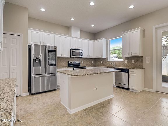 4th image of 515 CANDLEBARK Drive