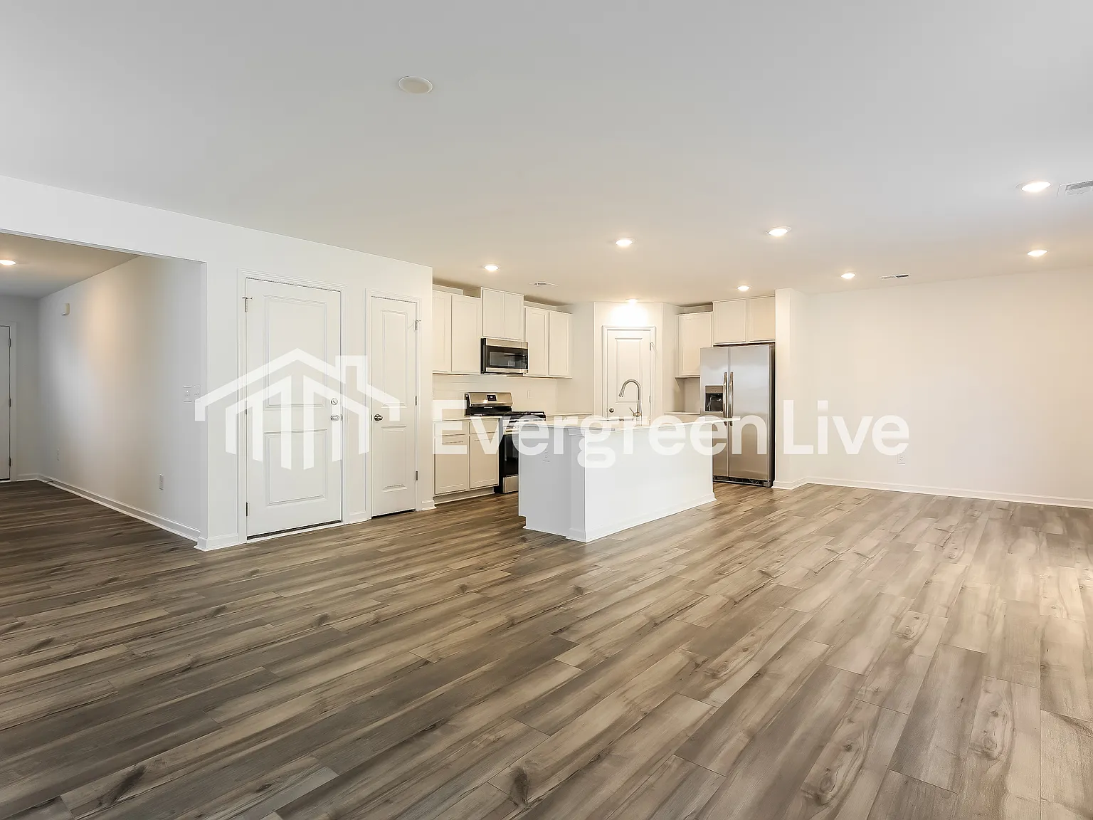 4 bed, 2.5 bath, 1955 sqft, $1,720 — Photo 4