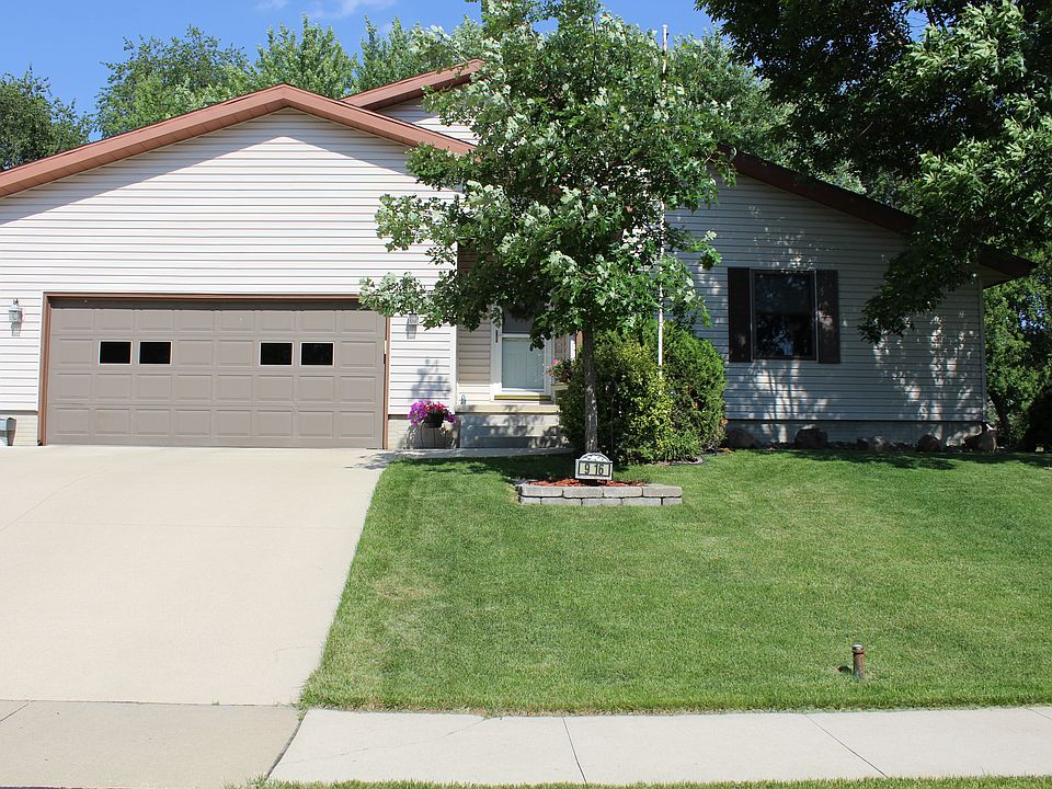 1st image of 916 Warwick Dr