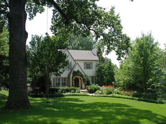 2nd image of 904 Windgate St