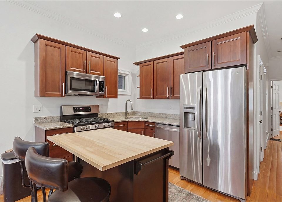 1st image of 502 Sumner St #1