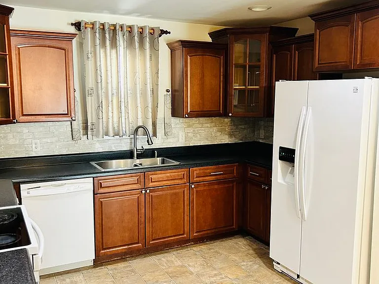 49 Fuller Cir — Photo 8