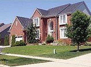 1049 Moran Dr, Rochester, MI 48307