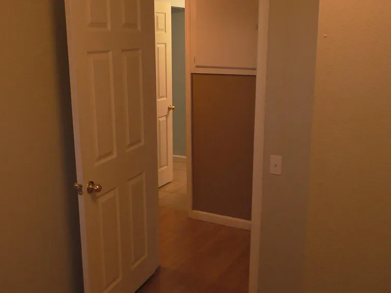 406 Larchmont Dr — Photo 8