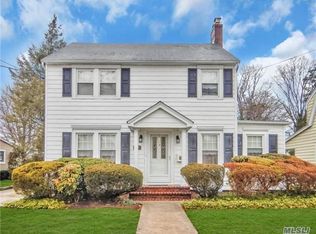 180 Canterbury Rd, Williston Park, NY 11596