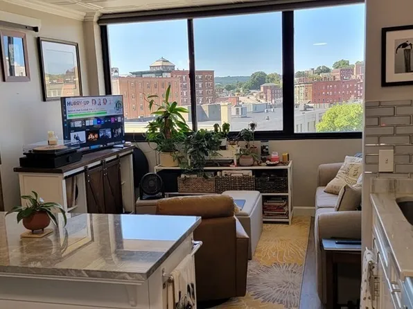70 Southbridge St Room 707, Worcester, MA 01608