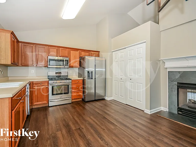 2033 Greenhill Pass — Photo 5
