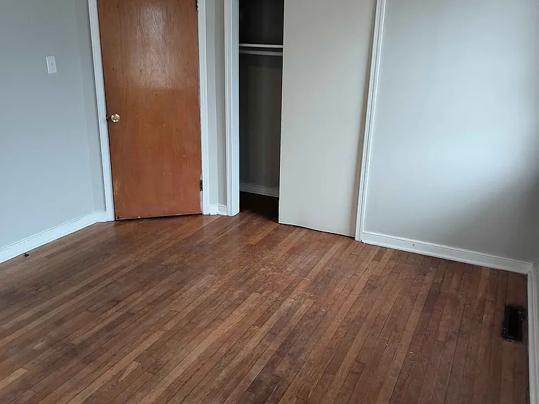 2109 Fendall Ave — Photo 9