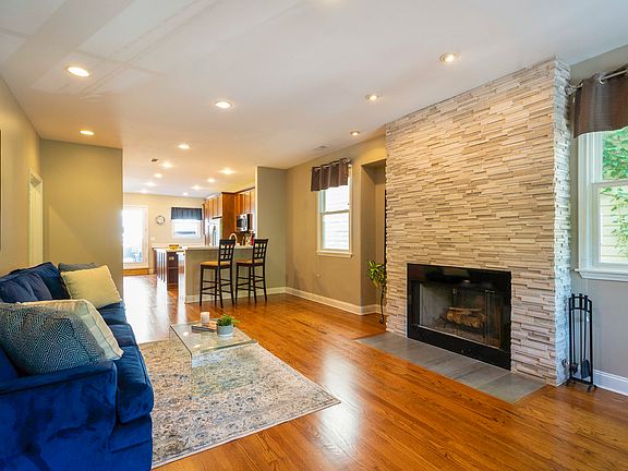 3rd image of 1504 N Paulina St