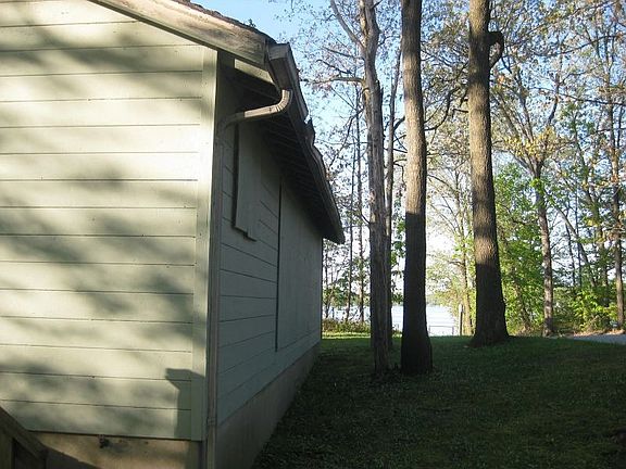 3rd image of 1238 Lakeside Dr E